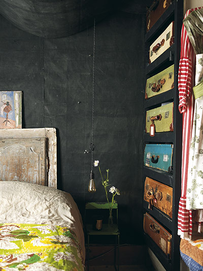 Homes: Vintage: Vintage: Suitcases