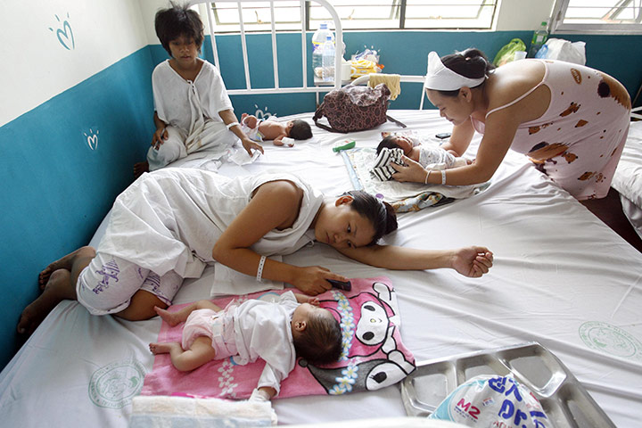 Manila maternity: Women with their newborn babies inside the maternity ward