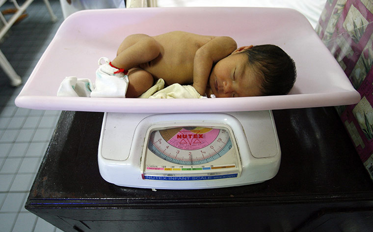 Manila maternity: A baby lies on weighing scales