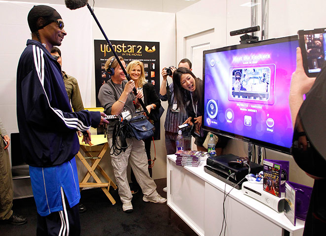 E3 expo: Snoop Dogg watches a scene he performed with 
