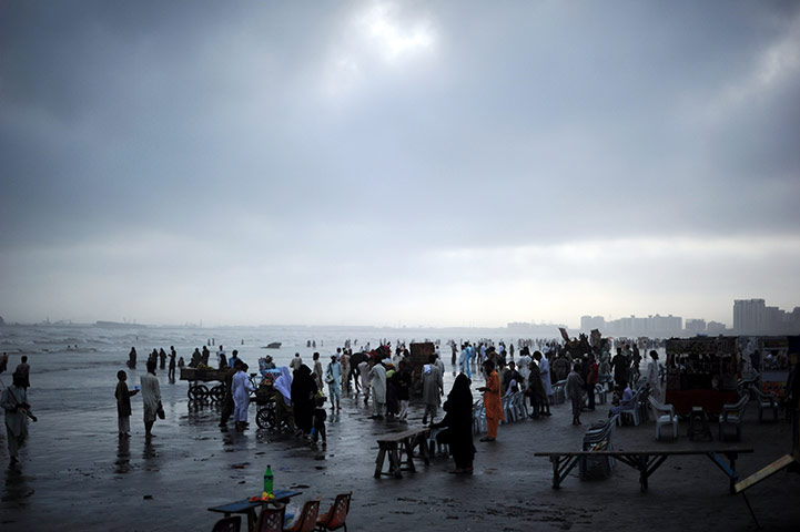 24 hours: Karachi, Pakistan: People gather at Clifton beach on the Arabian Sea 