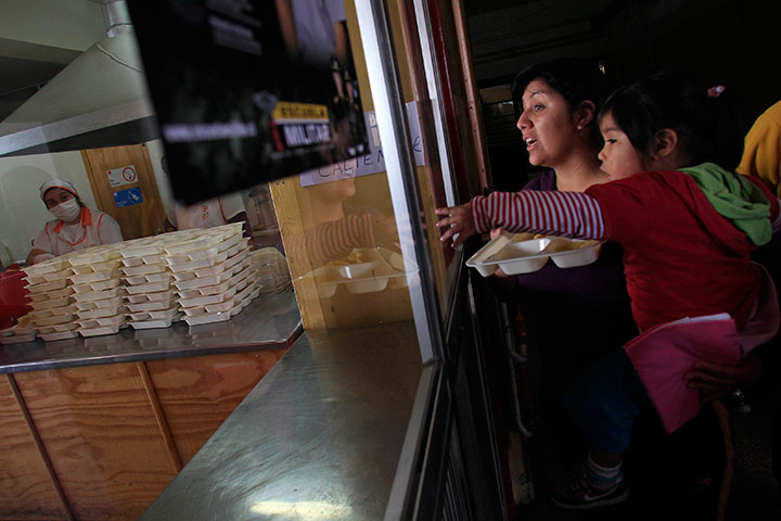 Chile volcano: Locals of the Puyehue-Cordon Caulle in a temporary shelter