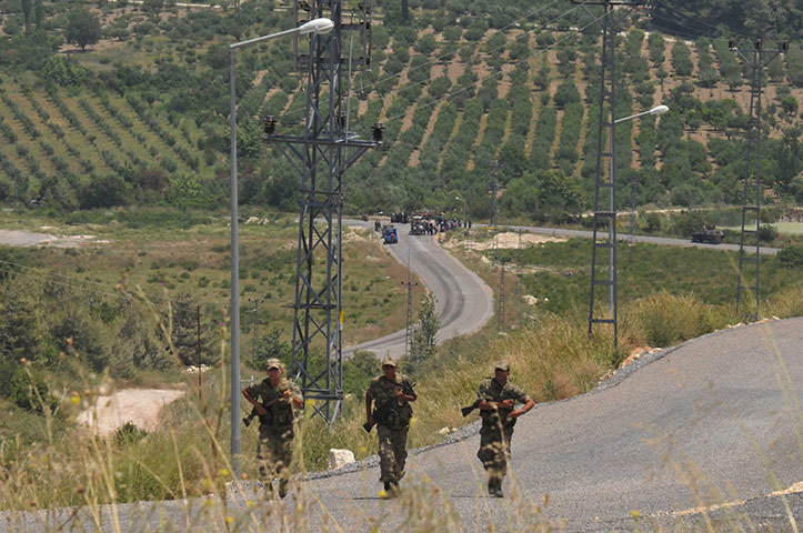 Syrian Refugees: Turkish soldiers patrol the border