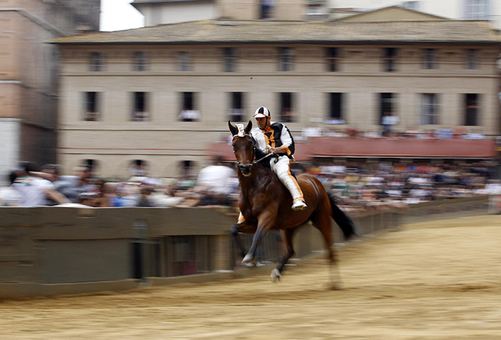 24 hours: start of the annual Palio race season in the Siena Del Campo