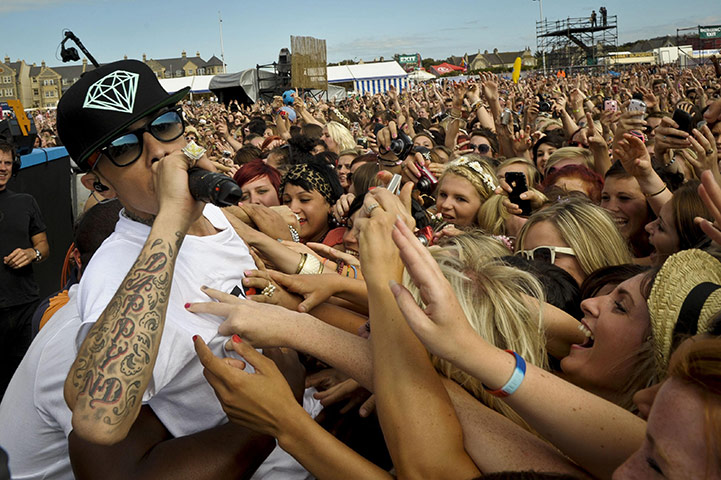 Sunday festivals : Sunday festivals around the globe