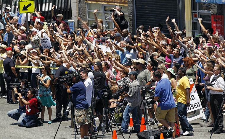 Royal visit to California: fans take photographs of William and Kate