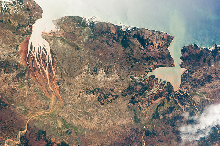 Satellite Eye on Earth: Two estuaries along the northwestern coastline of Madagascar