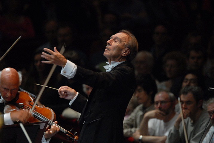 Abbado conducting at the proms