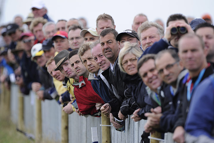 The Open: There's a big crowd at the 1st to see Rory McIlroy tee off 