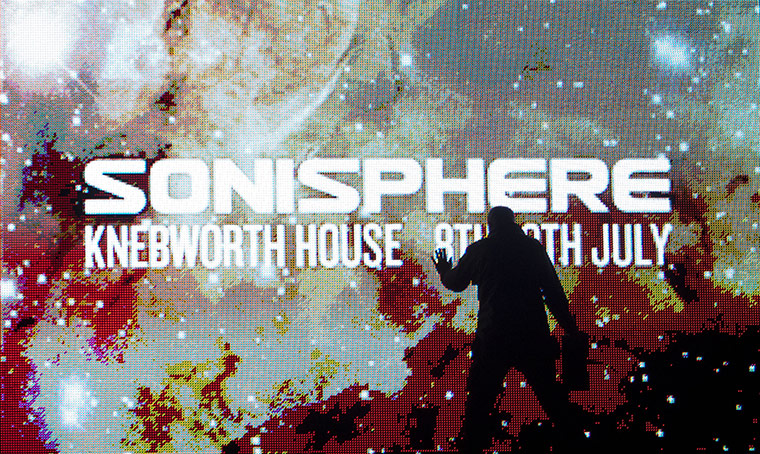 Sonisphere Festival: Checking the main stage viewing screen