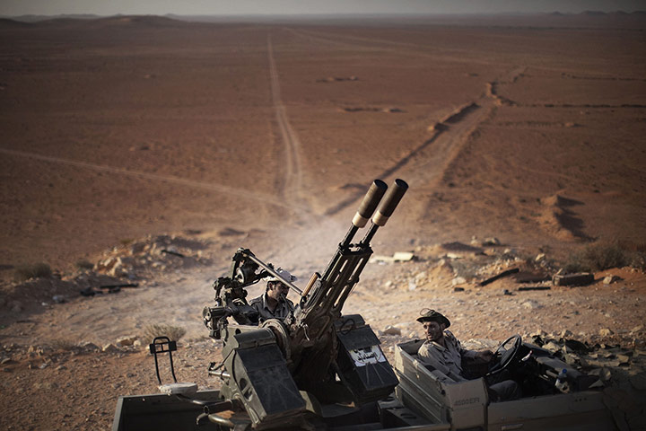 24 Hours: Libyan rebels standing in an 14.5 mm anti-aircraft gun 