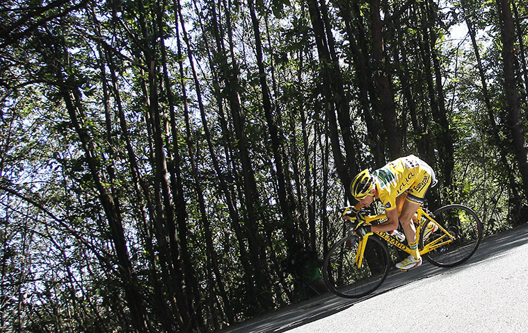 TDF Stage 17: Yellow jersery holder Thomas Voeckler speeds downhill