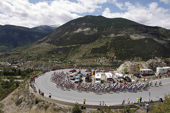 TDF Stage 17: The peloton climbs Saint Marguerit