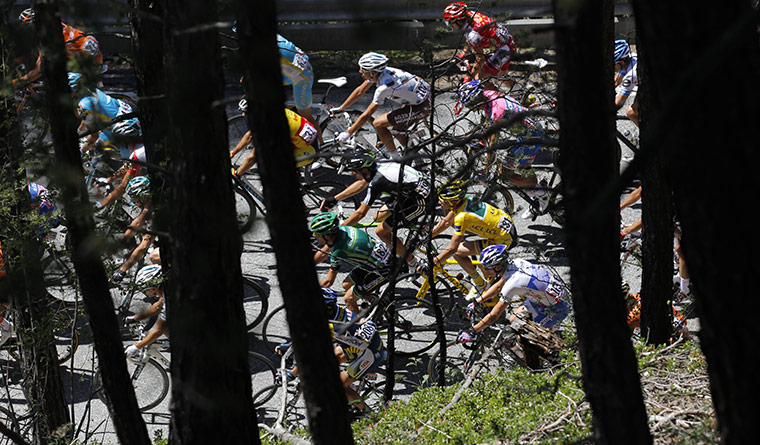 TDF Stage 17: Peloton climbs Col de Montgenevre