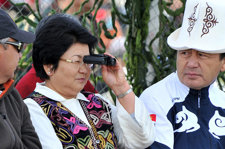 Son-Kul lake festival: Kyrgyz President Roza Otunbayeva