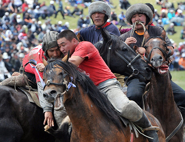 Son-Kul lake festival: Riders playing Kok-Boru