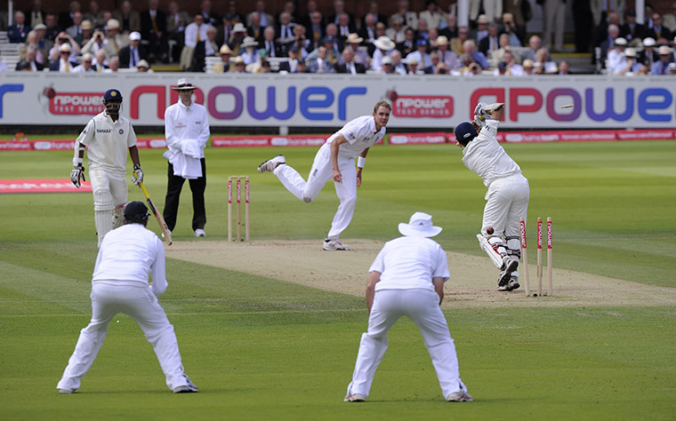 Eng v India Day 2 Test 1: Gambhir completely misses Stuart Broad's delivery and his bails go flying