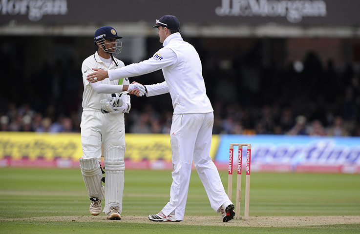 Eng v India Day 2 Test 1: Century man Rahul Dravid is congratulated by Kevin Pietersen