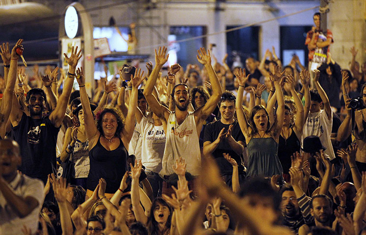 24 hours:  Indignant demonstrators in Spain