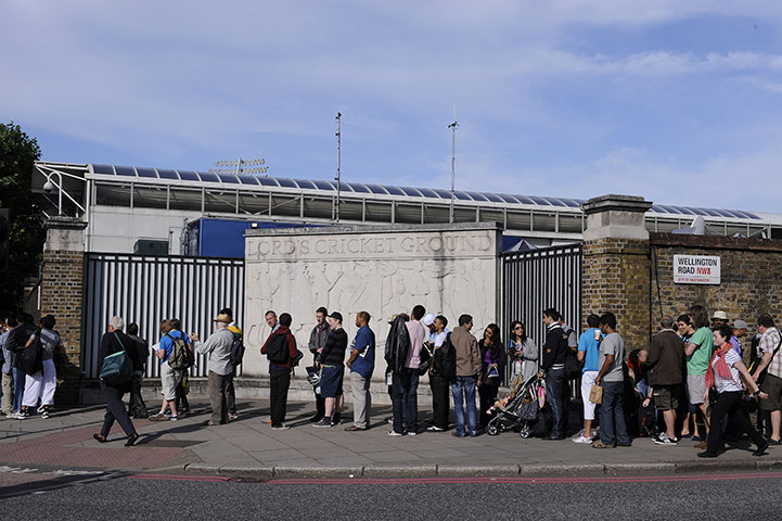 Eng v India final day: Fans queuing at Lord's ahead of the final day's play