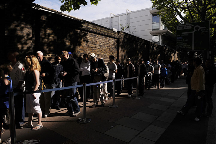 Eng v India final day: Fans queue at Lord's ahead of the final day's play