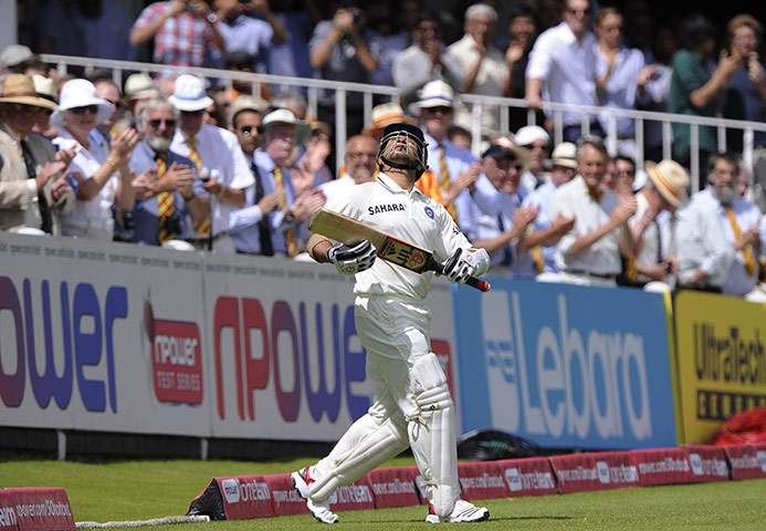 England v India Final day: Sachin Tendulkar enters the field to a standing ovation
