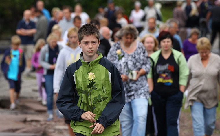 Norway attacks aftermath: Mourners gather to observe a minute's silence