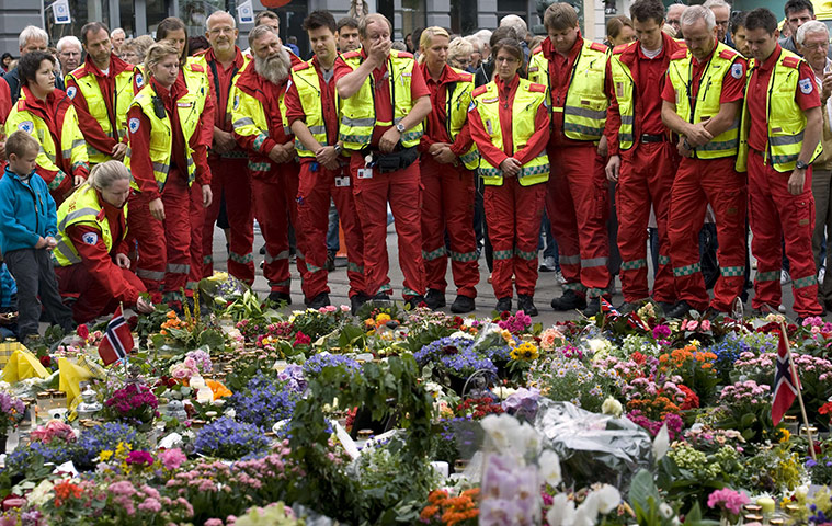 Norway attacks aftermath: paramedics place flowers