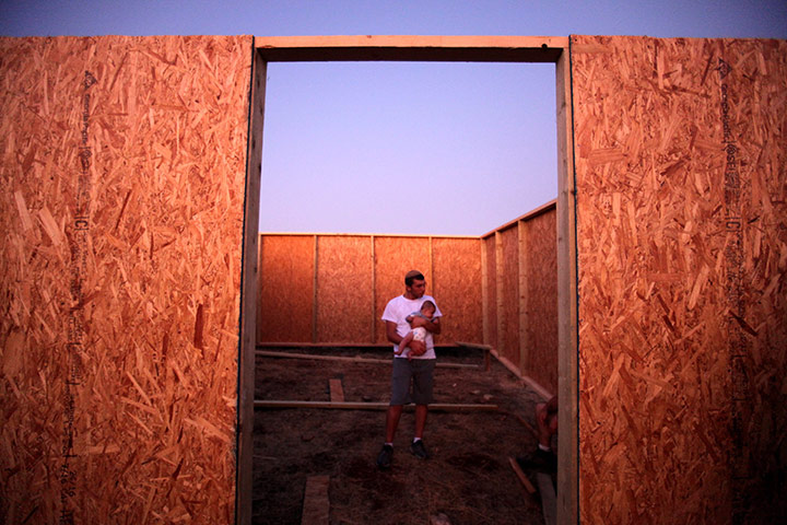 24 hours in pictures: Israeli settlers in Kiryat Arba