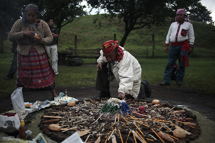 FTA: Jorge Dan Lopez: People prepare the sacred fire with candles, bread and honey
