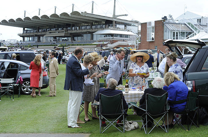 Glorious Goodwood : More sustenance, this time in the car park just near the finishing line