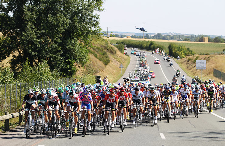 Tour de France stage 1: The peloton makes it's way through the French countryside