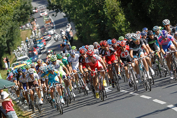 Tour de France stage 1: Peloton riges up a hill