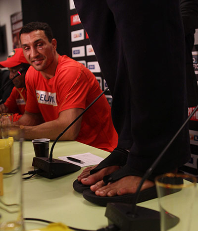 Haye v Klitschko: David Haye shows his broken toe