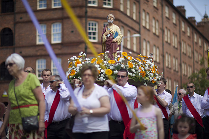 Madonna Del Rosario : Madonna Del Rosario procession in Manchester