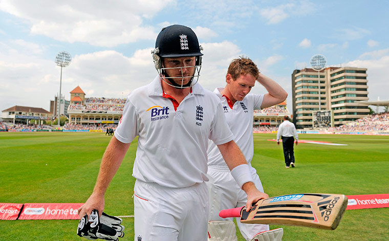 cricket: England's Bell and Morgan leave the field