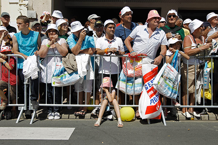 Tour de France Stage 3: Spectators, shielding themselves from the sun Tour de France cycling race