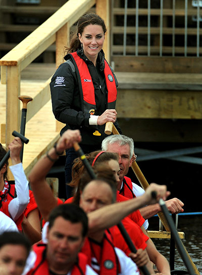 Dragon boat race: Dragon boat race with the Duchess of Cambridge 