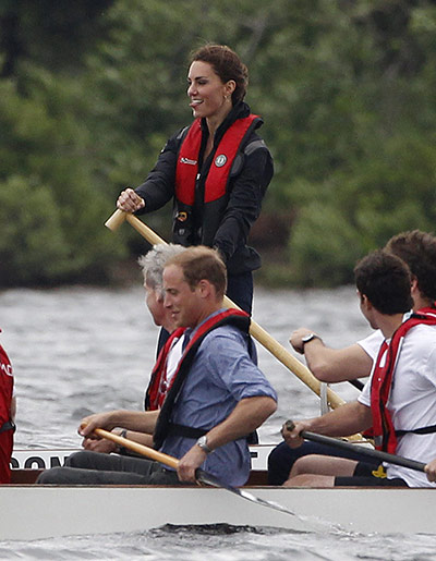 Dragon boat race: Dragon boat race with the Duchess of Cambridge 