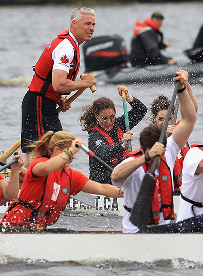 Dragon boat race: Dragon boat race with the Duchess of Cambridge 