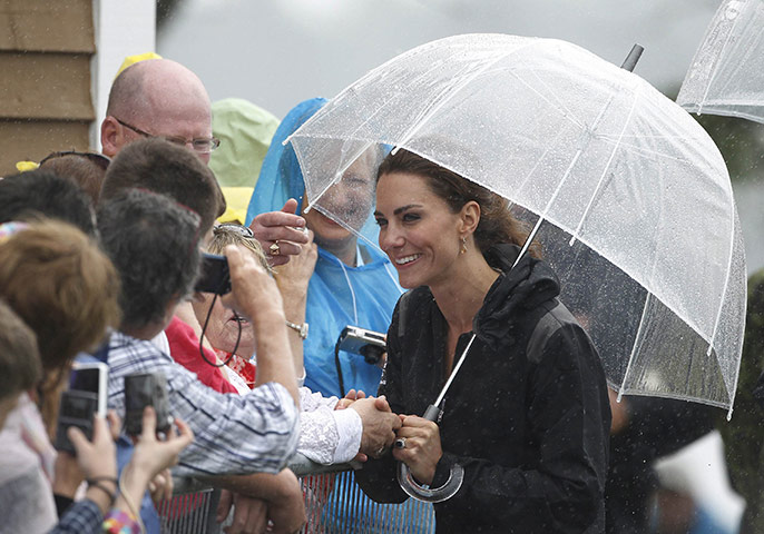 Dragon boat race: Dragon boat race with the Duchess of Cambridge 