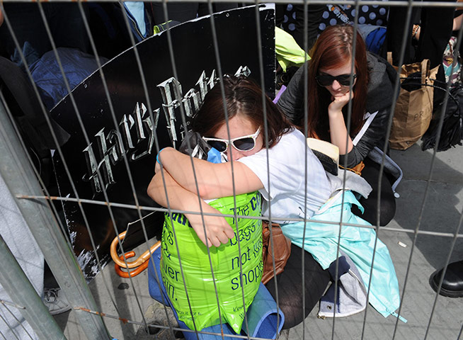 Camp Harry Potter: Harry Potter fans queue