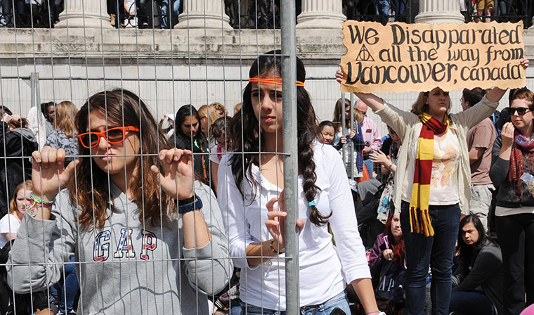 Camp Harry Potter: Harry Potter fans from Canada queue in Trafalgar Square