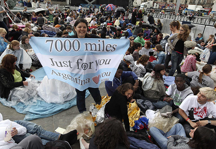 Camp Harry Potter: A Harry Potter fan from Argentina holds up a flag 