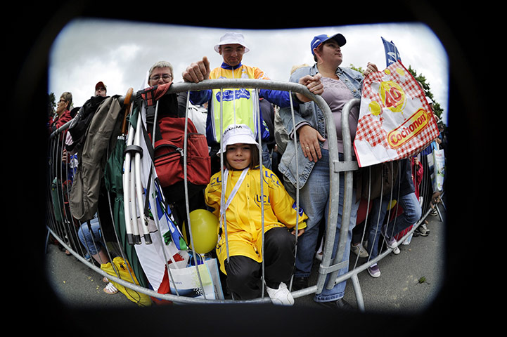 Tour de France stage 5: Fans patiently wait for riders at the start of the stage