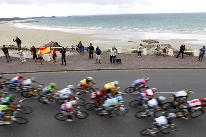 Tour de France stage 5: Fans cheer on the peloton as they cruise past the sea