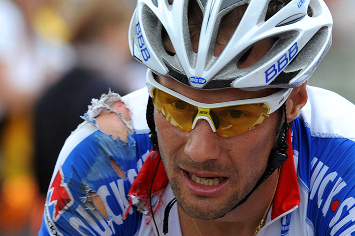 Tour de France stage 5: Tom Boonen wearing a ripped jersery