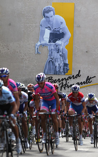 Tour de France stage 5: The peloton passes through Yffiniac the home town of Bernard Hinault
