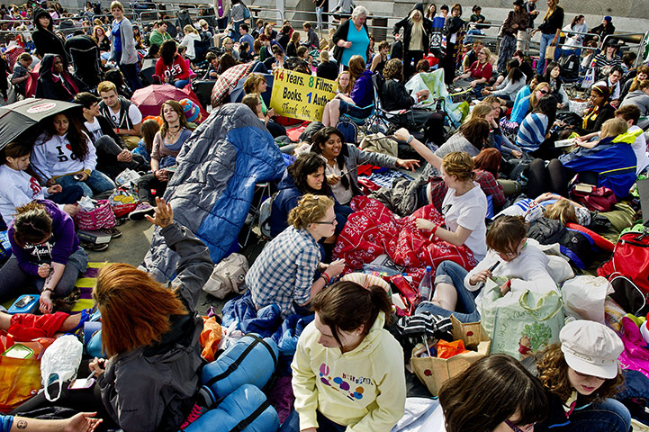 Harry Potter Update: Fans queue overnight ahead of Harry Potter film premiere