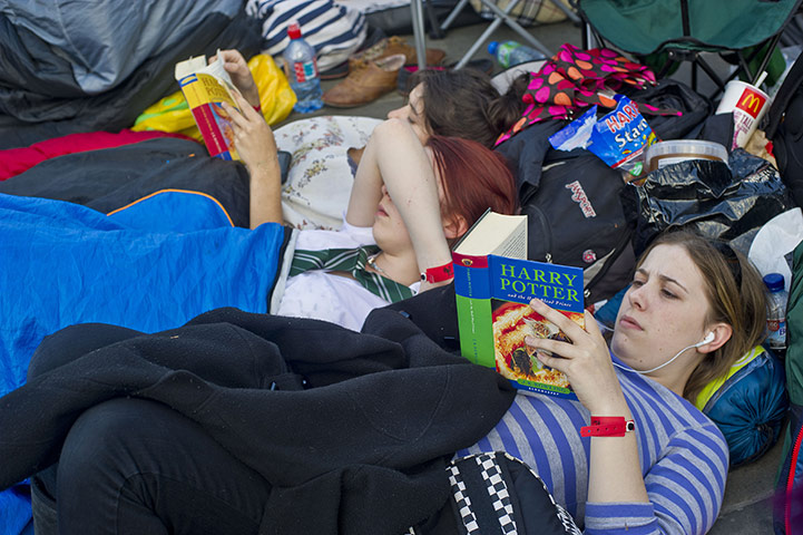 Harry Potter Update: Fans queue overnight ahead of Harry Potter film premiere